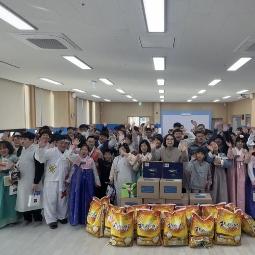 HD현대삼호, 명도복지관에 설맞이 후원품 전달