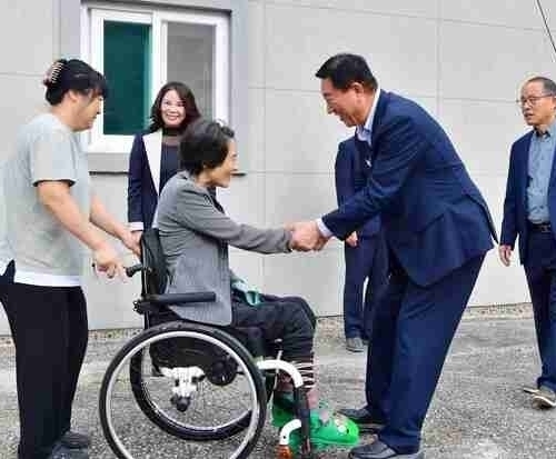 장성군 “김한종 장성군수, 추석 연휴 현장 장애인근로자 격려”