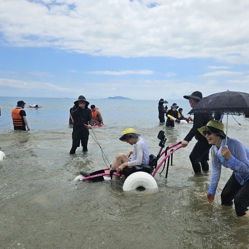 완도군 장애인복지관과 국립공원단 다도해해상국립공원이 함께하는 ‘특별한 여행’ 물놀이 체험
