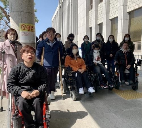 장애인 시외버스 이동권 소송 5년만에 재개