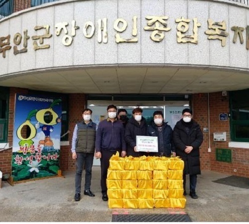 무안읍청년회, 무안군장애인종합복지관에 돼지고기 전달 ‘훈훈’