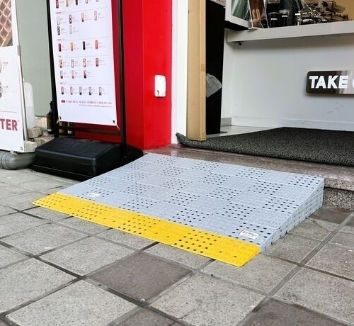 장성군, 소규모 상점에 장애인 맞춤형 경사로 설치